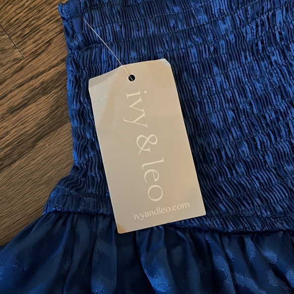 Size small , skirt - Picture 3 of 4